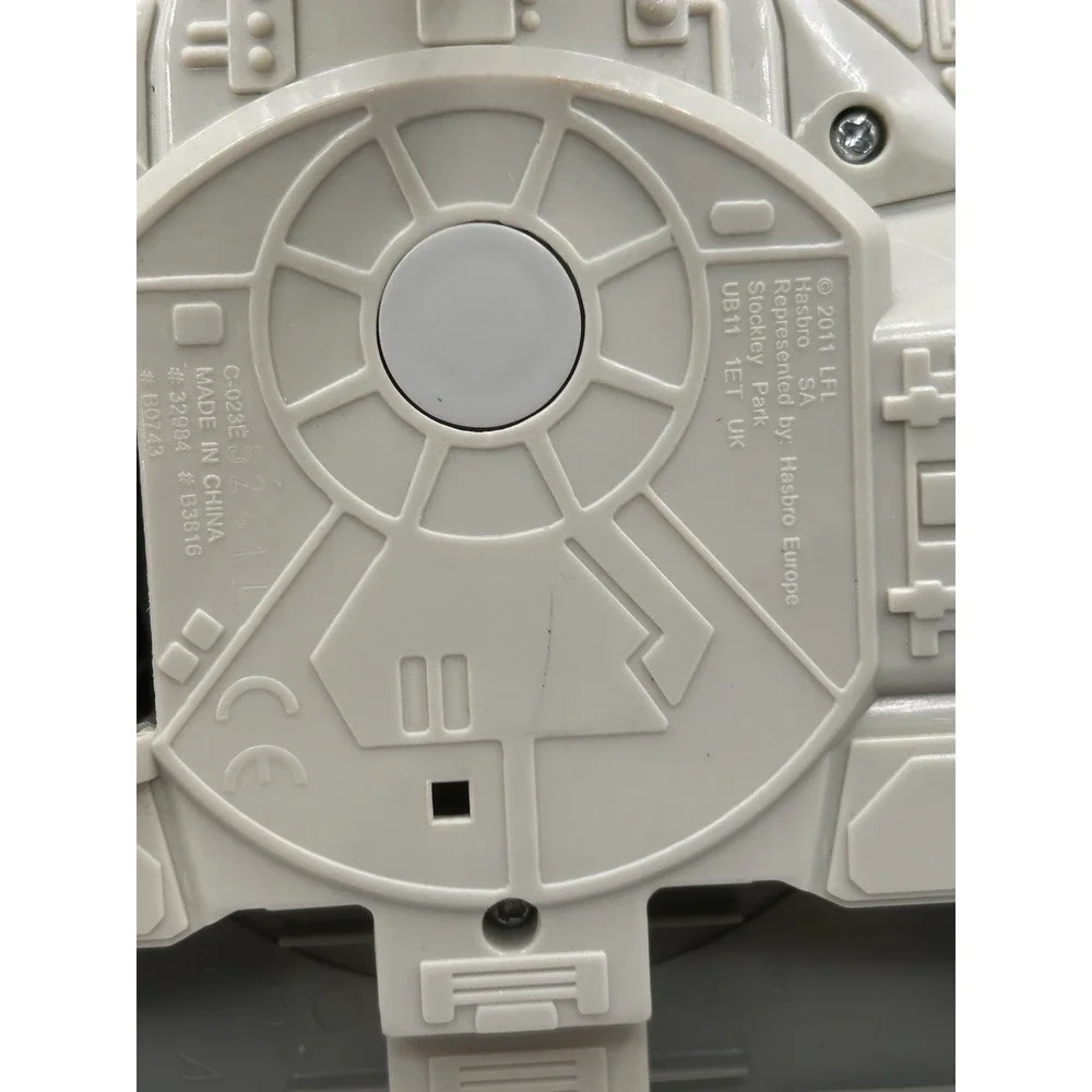 2011 Hasbro Star Wars Galactic Heroes Millennium Falcon Spaceship‎ Incomplete